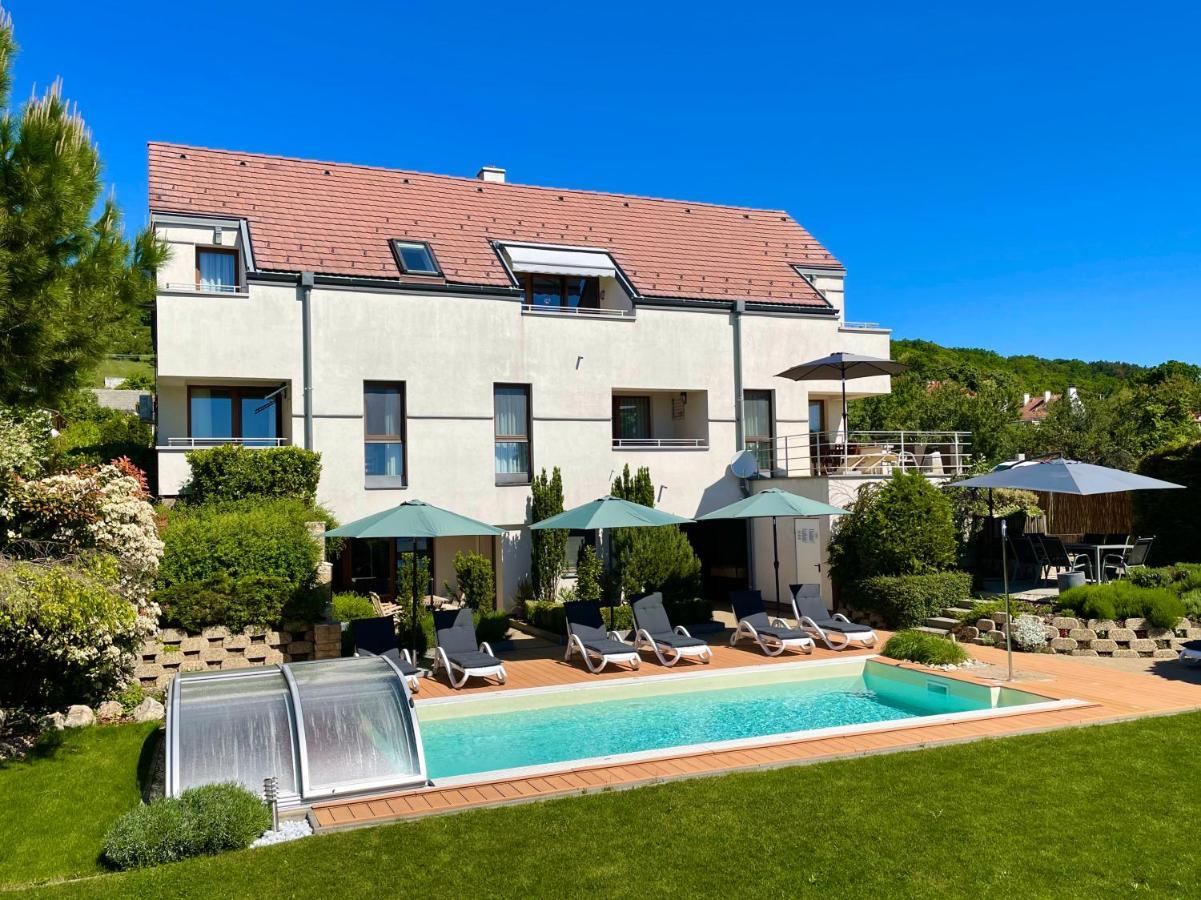 Panorama Apartmanhaz Balatonfured Exterior photo