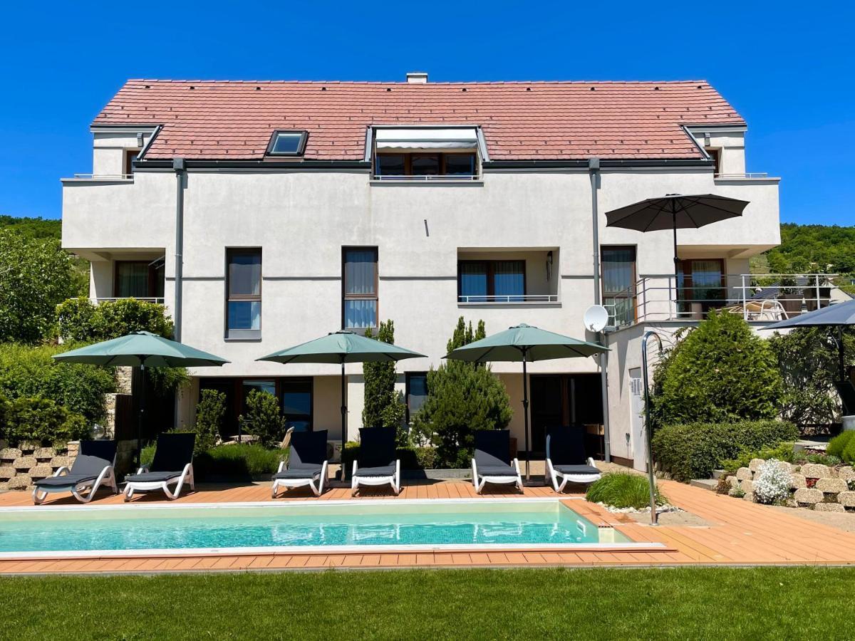 Panorama Apartmanhaz Balatonfured Exterior photo